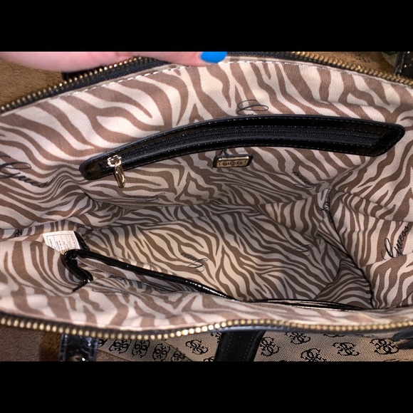 Guess Tote - Picture 3 of 4